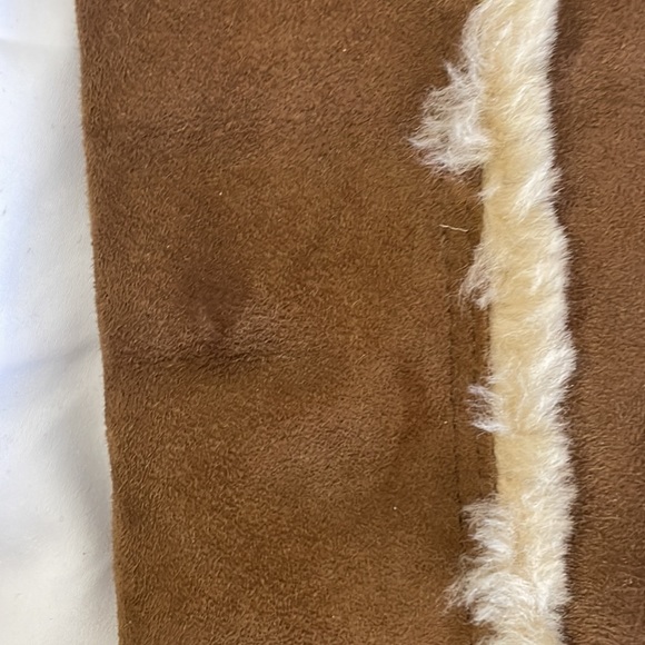 UGG Boots - Picture 5 of 8